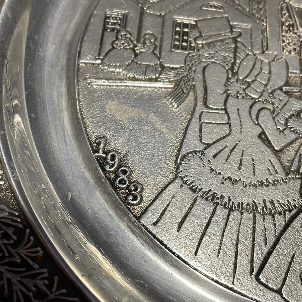 Vintage Holiday Decorative Plate - Picture 2 of 4
